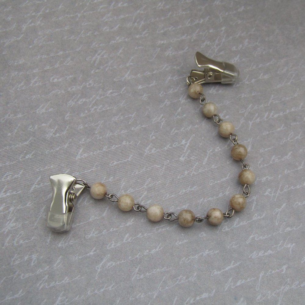 Dainty Stone Collar Clip 1950s Fashion Sweater Clips for Vintage Look